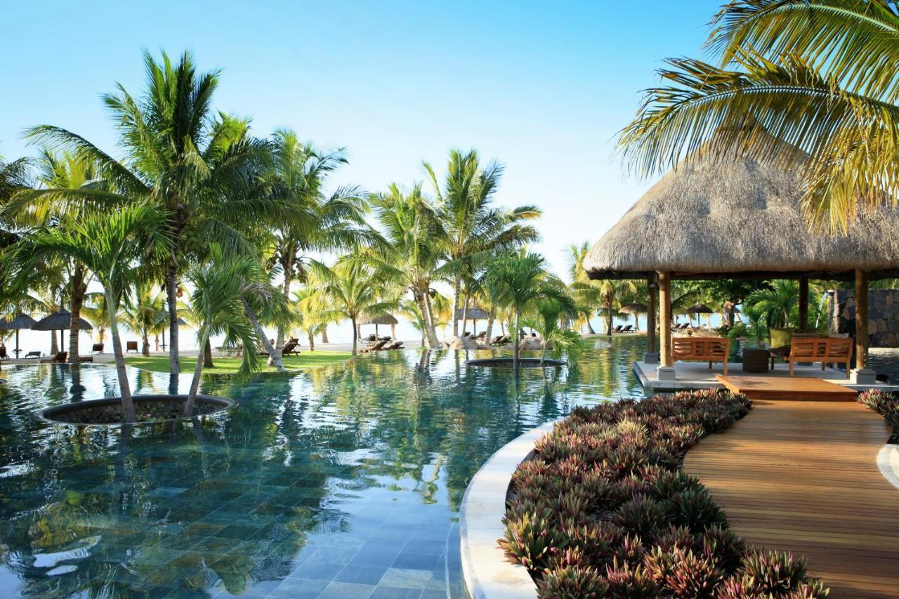 Lux* Le Morne Resort Екстер'єр фото The pool at the resort