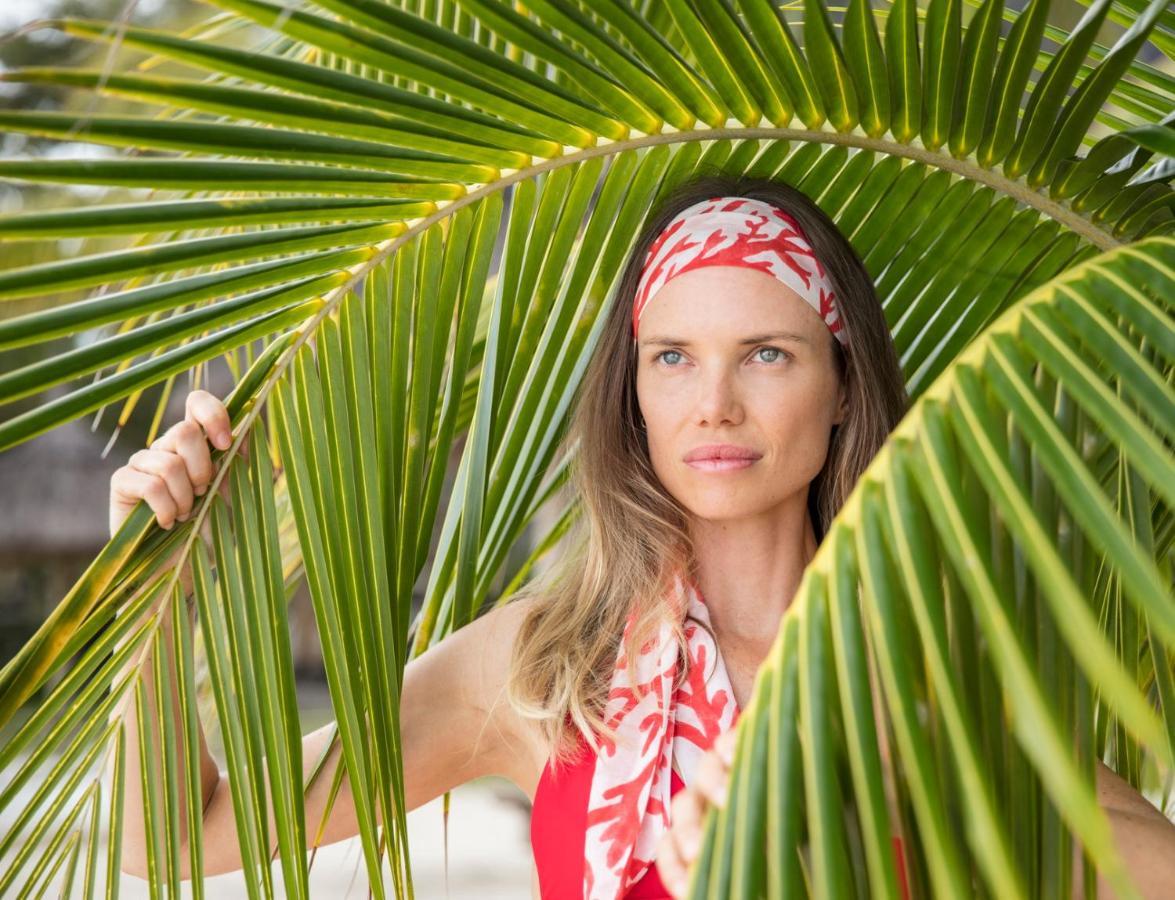 Lux* Le Morne Resort Екстер'єр фото A woman wearing a head wrap